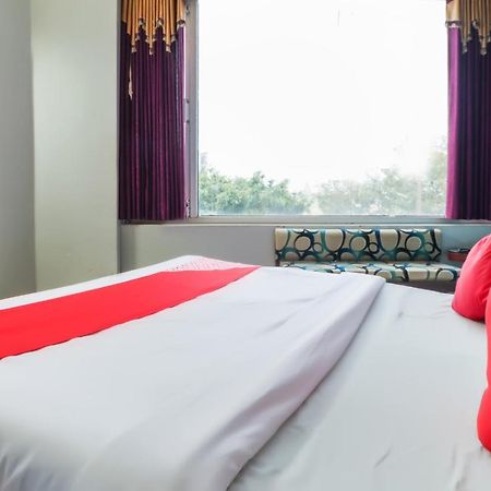 Oyo 69402 Yogeshwar Dhaam Otel Vrindāvan Dış mekan fotoğraf