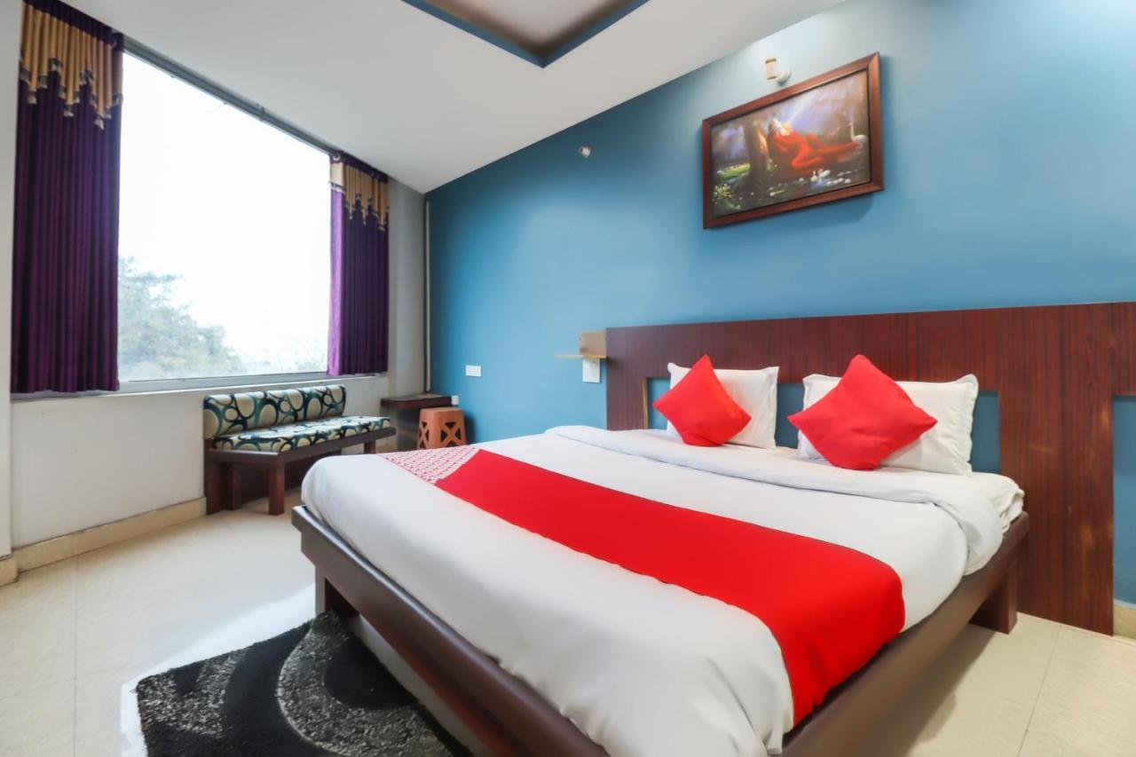 Oyo 69402 Yogeshwar Dhaam Otel Vrindāvan Dış mekan fotoğraf