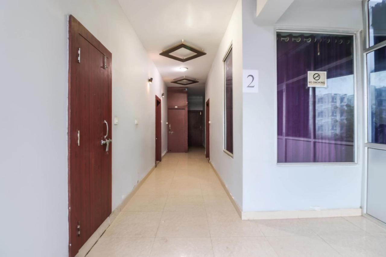 Oyo 69402 Yogeshwar Dhaam Otel Vrindāvan Dış mekan fotoğraf