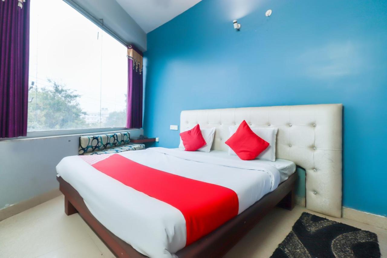 Oyo 69402 Yogeshwar Dhaam Otel Vrindāvan Dış mekan fotoğraf