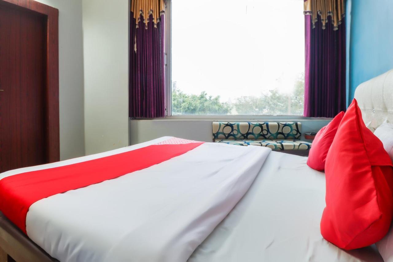 Oyo 69402 Yogeshwar Dhaam Otel Vrindāvan Dış mekan fotoğraf
