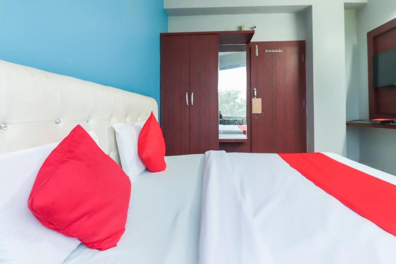 Oyo 69402 Yogeshwar Dhaam Otel Vrindāvan Dış mekan fotoğraf